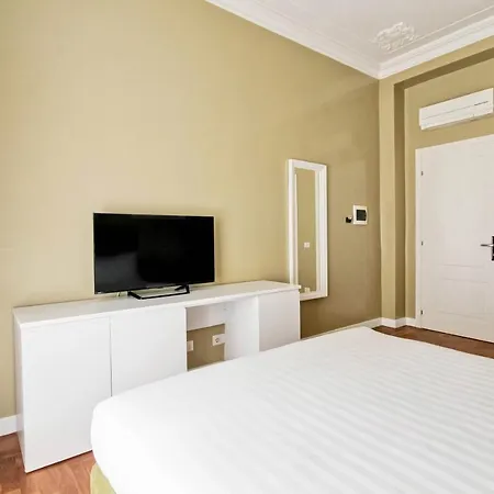 The River Corner 4*